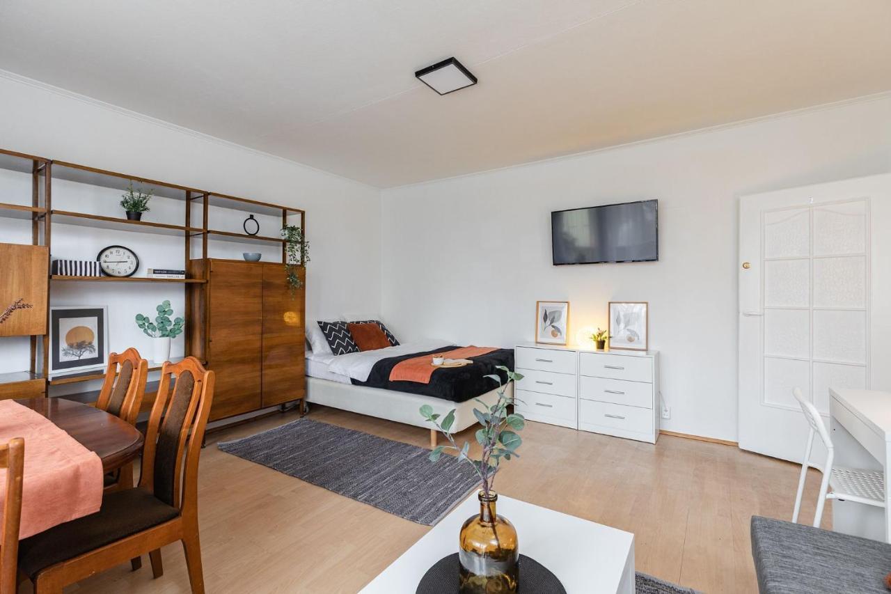 Room, Pirenejska 20 Cozy Rooms Варшава Экстерьер фото
