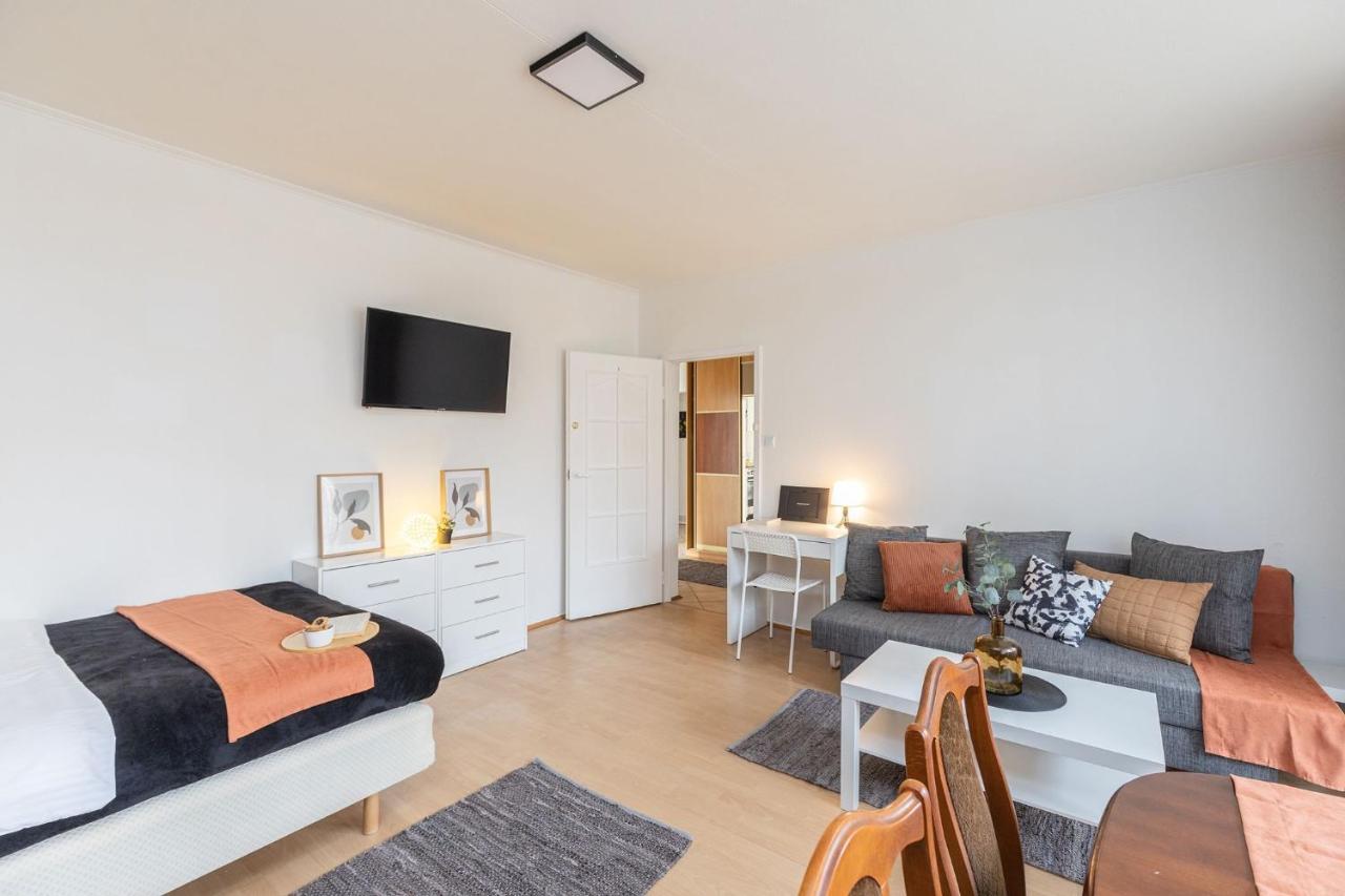Room, Pirenejska 20 Cozy Rooms Варшава Экстерьер фото